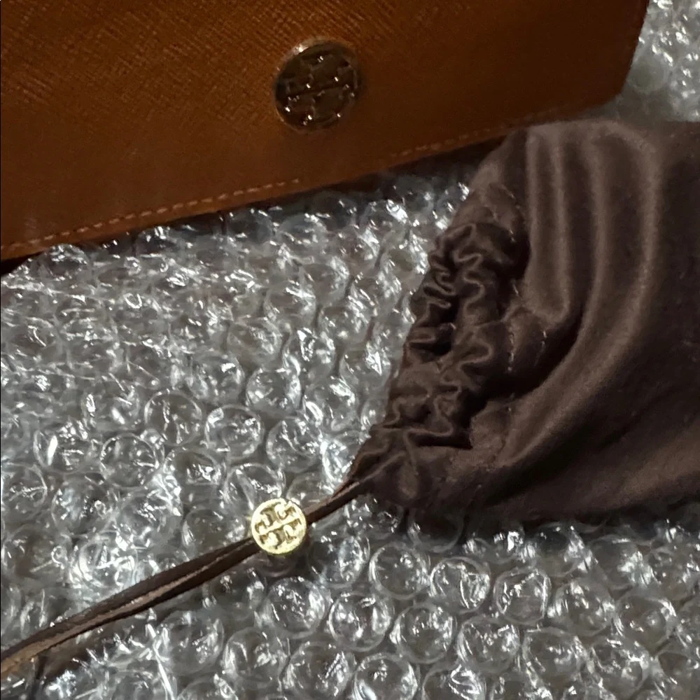 Like new Tory Burch Cat-Eye Sunglasses - Picture 13 of 13